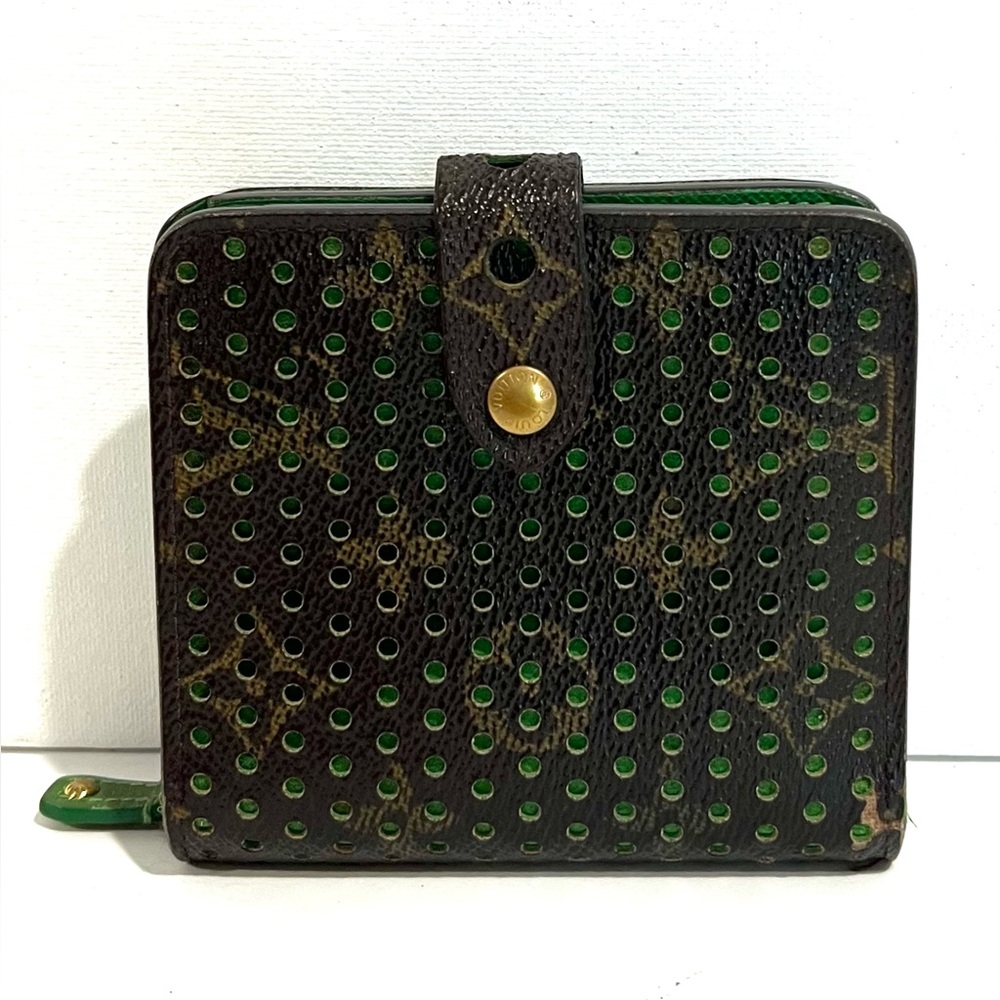 Louis Vuitton Green Perforated Bifold Wallet - Limited Edition - Picture 2 of 5